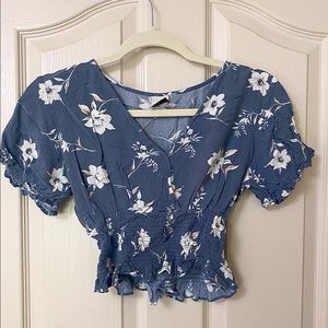 Tj Maxx - Dusky blue floral v-neck cinched top/sleeves 🦋🌸